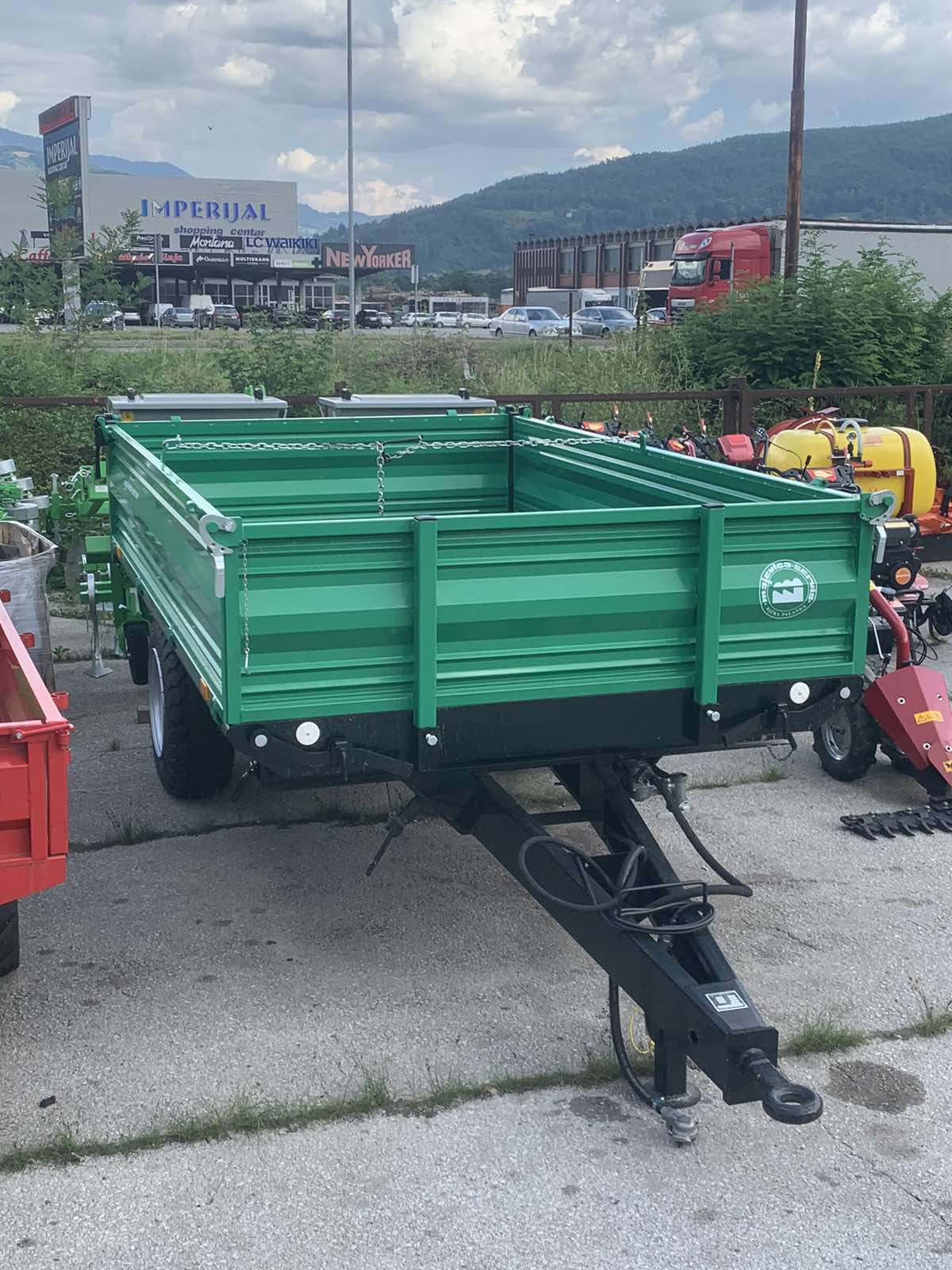 Traktorska prikolica Majevica 4t farbane stranice